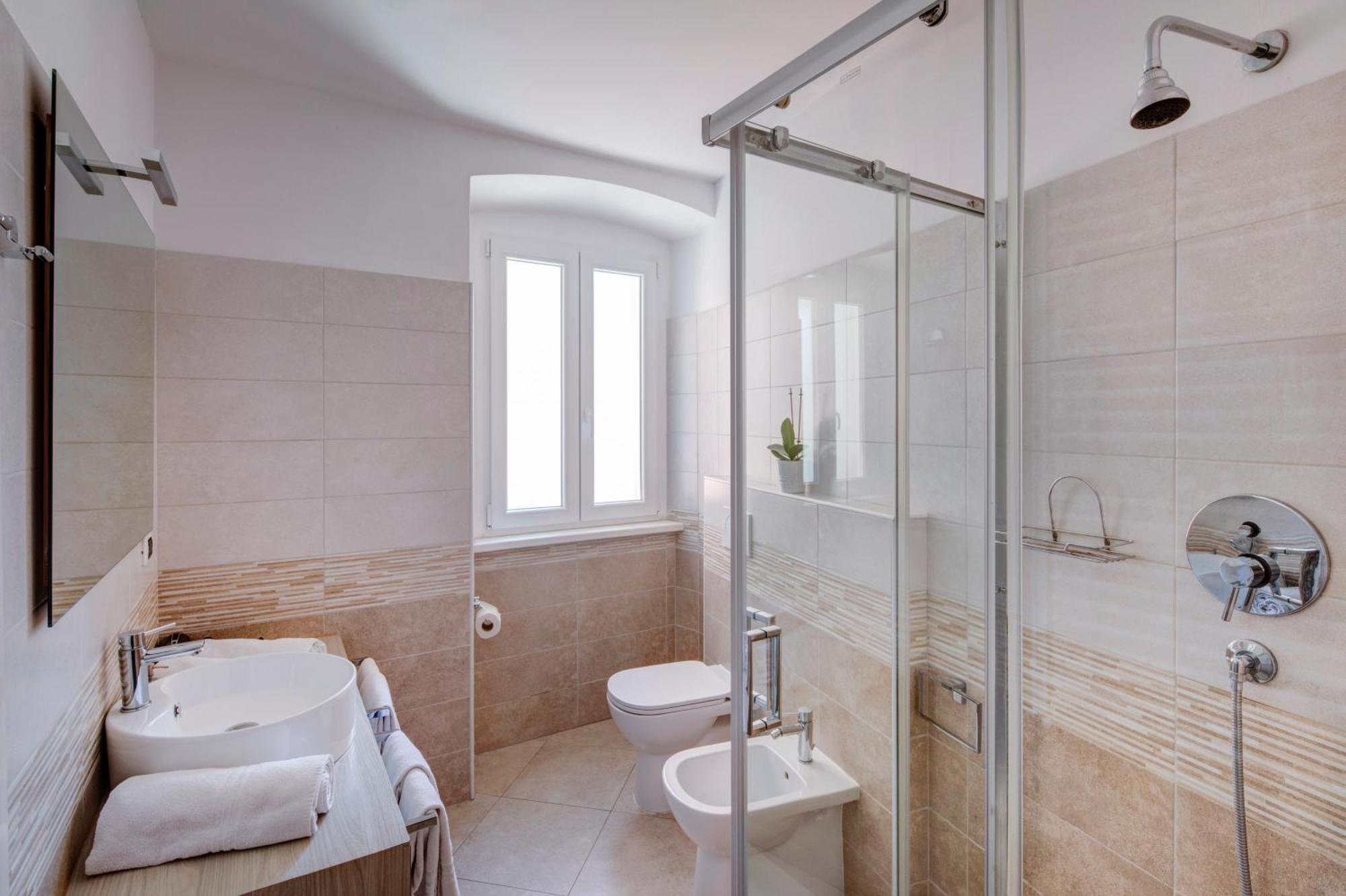 Le Bicocche Di Joyce - Luxury And Parking Nearby Apartment Trieste Bagian luar foto
